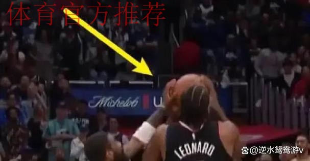 裁判解释布克碰到詹姆斯手腕?奥特:我不确定自己是否看到 裁判解释布克碰到詹姆斯手腕?奥特:我不确定自己是否看到